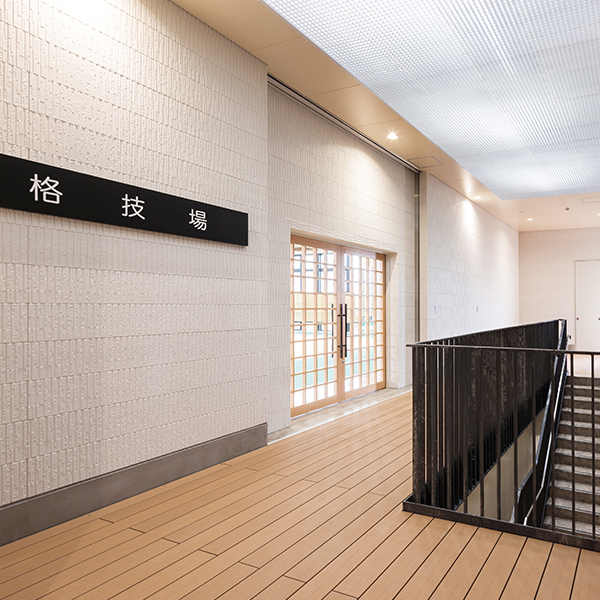 縱橫摩登石格調